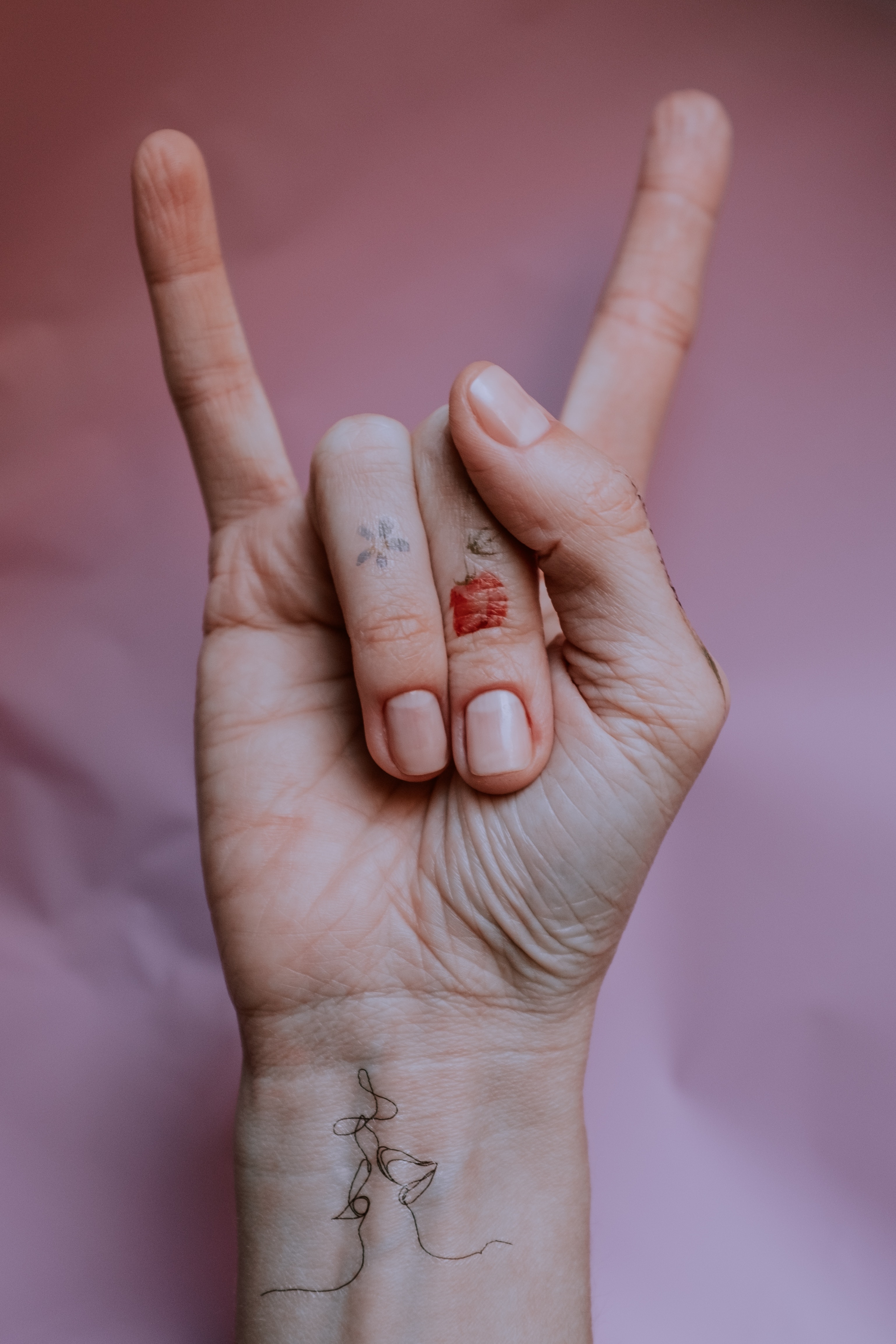 Discover more than 85 womens thumb tattoos - thtantai2