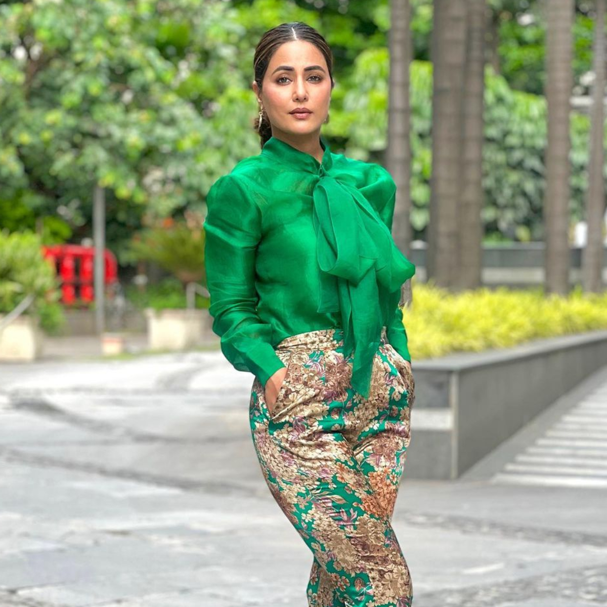 Hina Khan looks enchanting as she dons a pretty green ensemble for her outing; PICS Hina Khan looks enchanting as she dons a pretty green ensemble for her outing; PICS