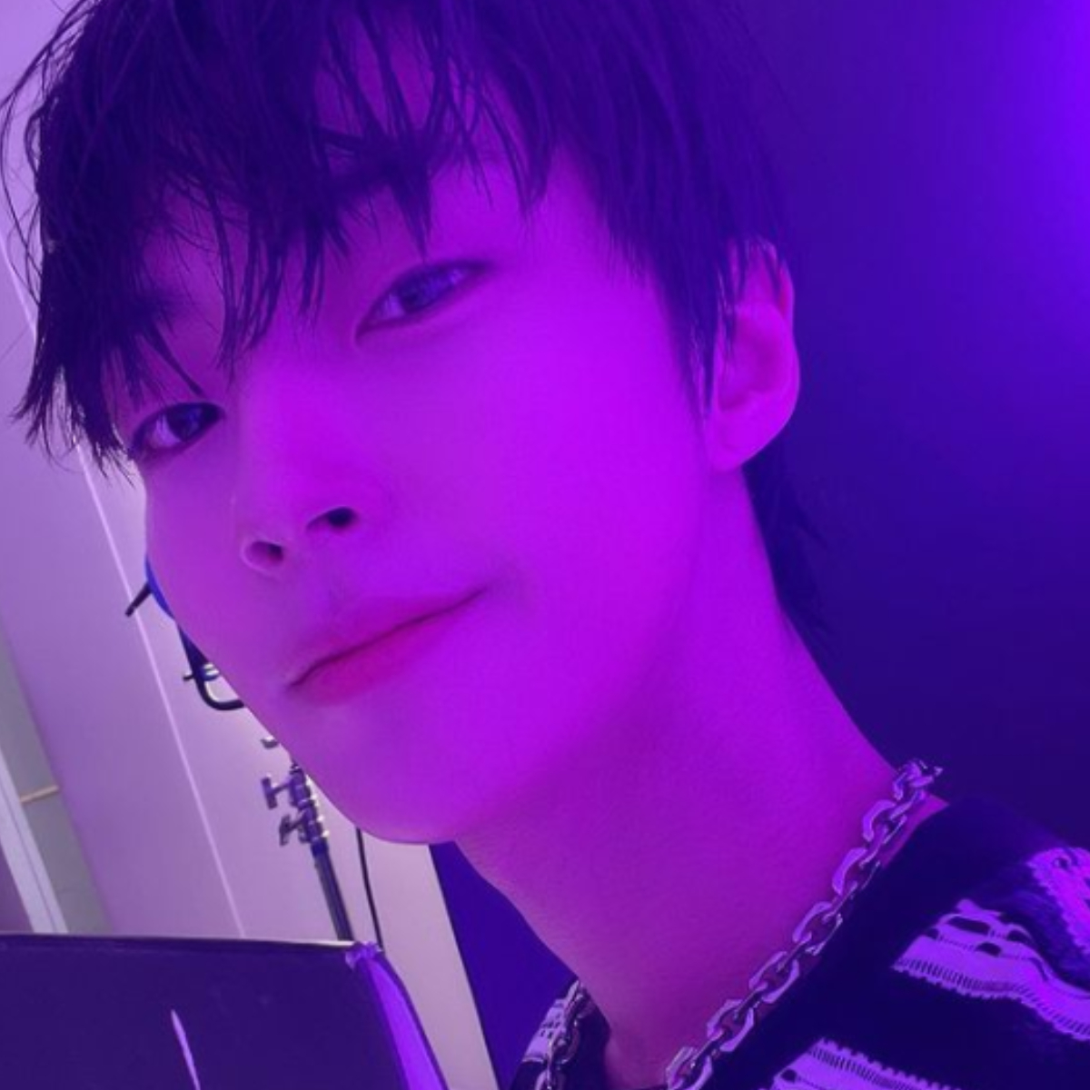 PHOTO: True Beauty star Hwang In Yeop's ethereal visuals are the highlight in these neon purple selcas Hwang In Yeop starred as Han Seo Jun in True Beauty.
