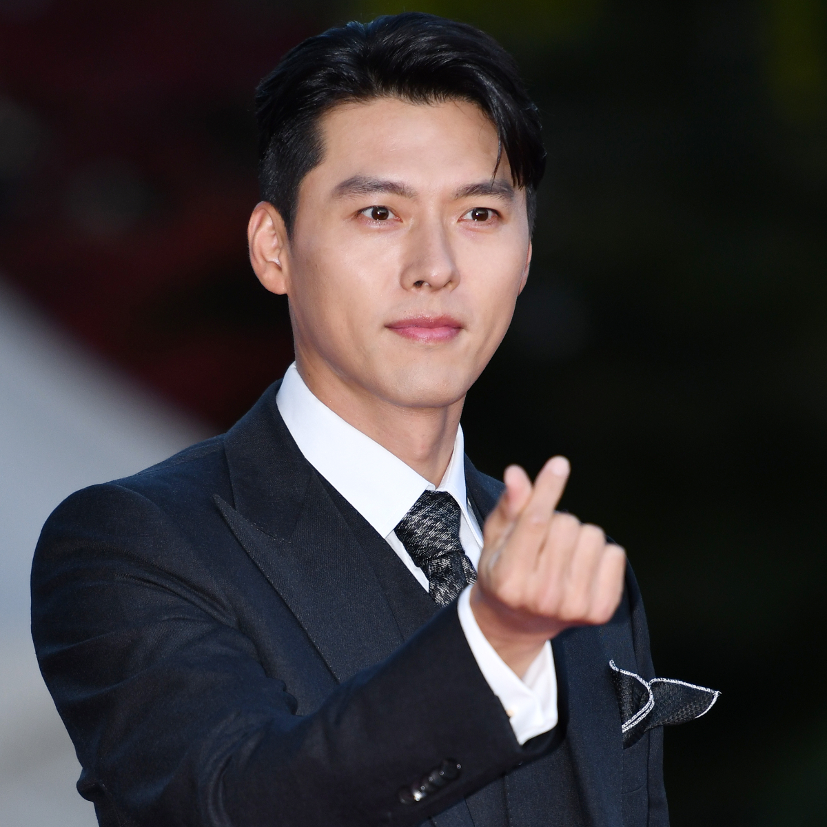 Karina Lab from India finds Hyun Bin's ability in "bringing to life characters that stay with you long after the show is over" to be "truly remarkable." Hyun Bin Dear Oppa