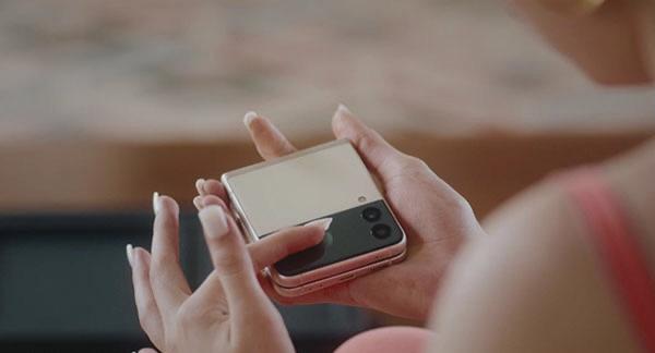 Level up your style with Samsung Galaxy Z Flip3 5G, just like Alia Bhatt! Will you Flip or Fold?