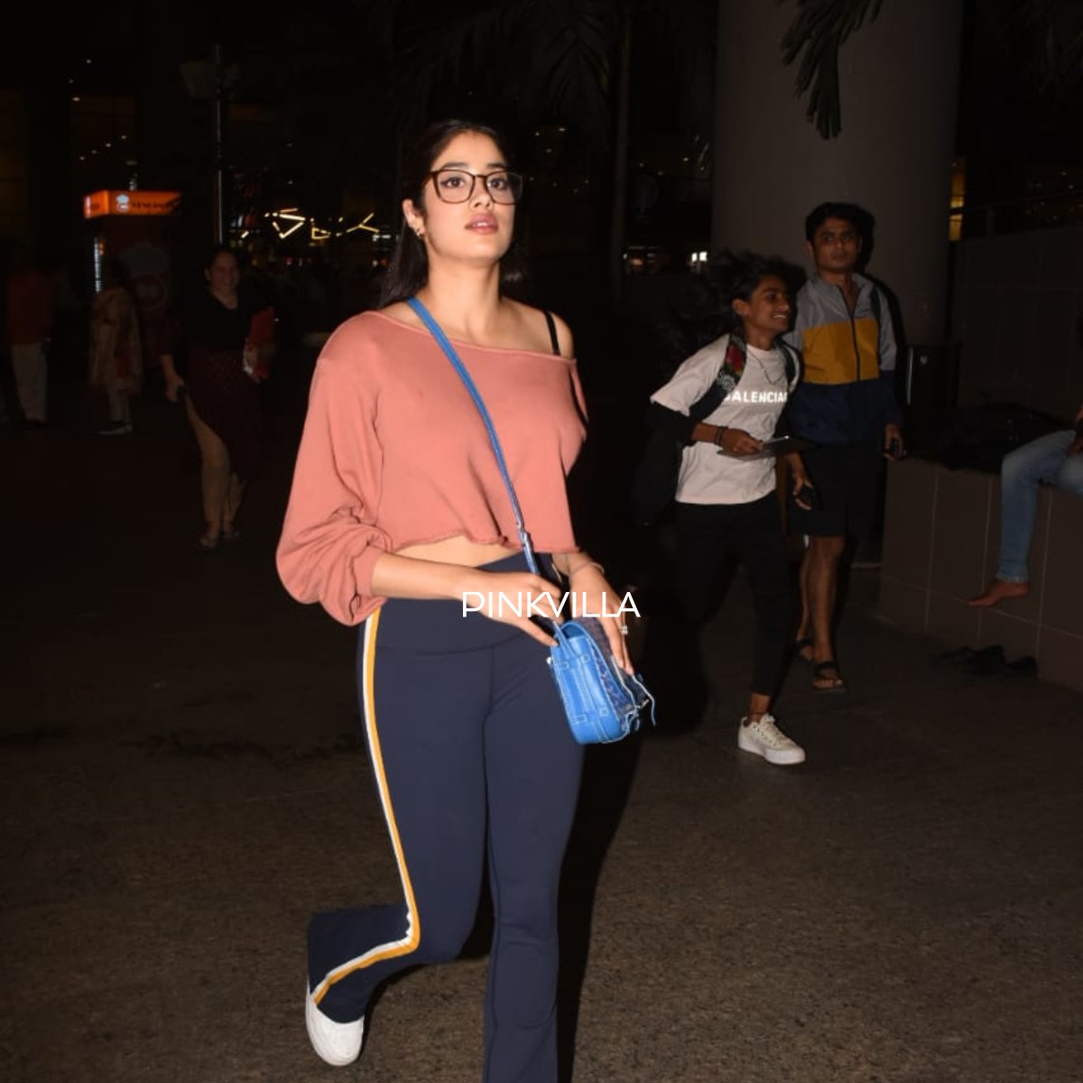 Janhvi Kapoor keeps it casual as she gets clicked at Mumbai airport; PICS Janhvi Kapoor keeps it casual as she gets clicked at Mumbai airport; PICS
