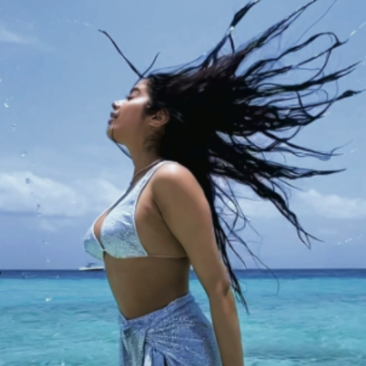Janhvi Kapoor, in a bikini top, nails a wet hair flip in Maldives  throwback; Fans call her 'jal pari' | PINKVILLA