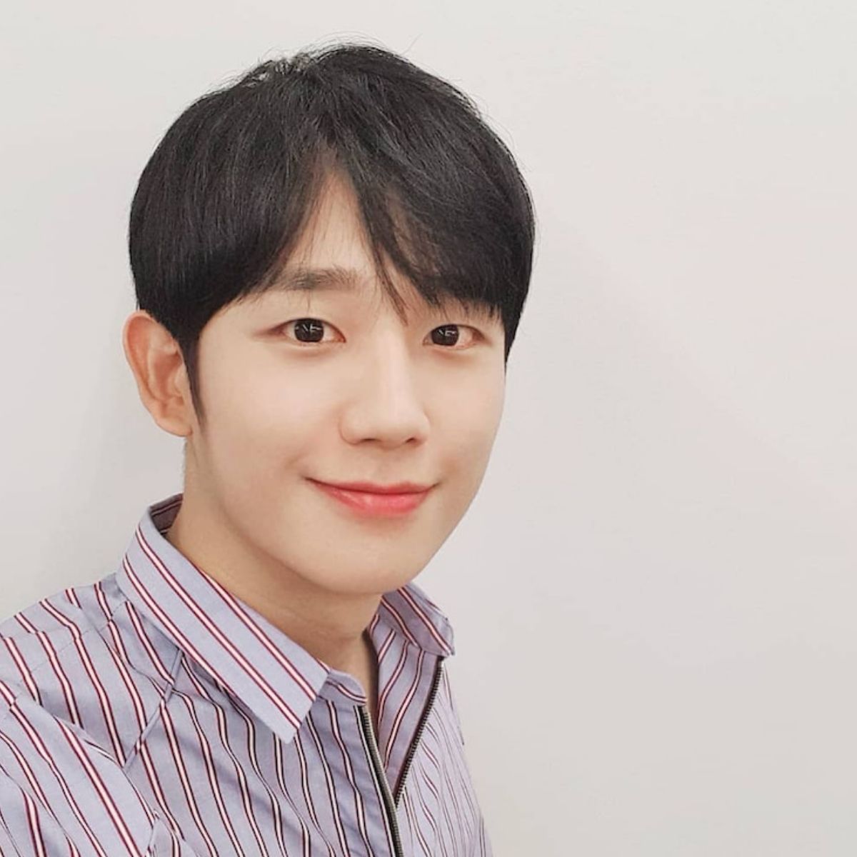 Netflix releases stills of highly anticipated drama DP; Snowdrop star Jung Hae In looks dashing in a uniform Jung Hae In