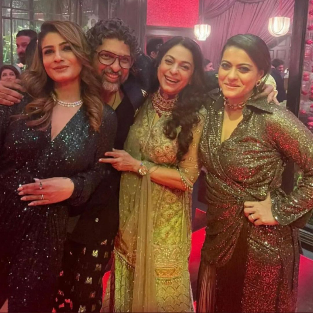 Juhi Chawla Ki Bf Xxx - PHOTOS: 90s divas Juhi Chawla, Kajol & Raveena Tandon reunite at Karan  Johar's 'fabulous and fifty' bash | PINKVILLA