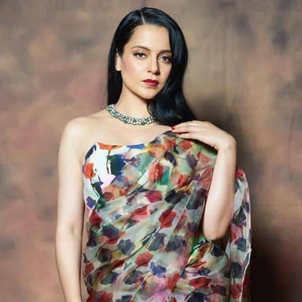 Kangana Ranaut shares she'd like to do a film with Ranbir Kapoor, Ranveer Singh; Already has 2 stories in mind EXCLUSIVE: Kangana Ranaut eager to work with Ranveer Singh, Ranbir Kapoor; Already has two stories in mind