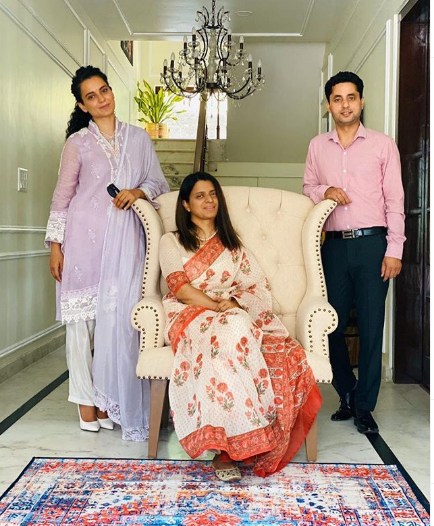 Kangana Ranaut poses for a perfect pic with Rangoli in her new house; Latter says ‘No words to thank our doll’