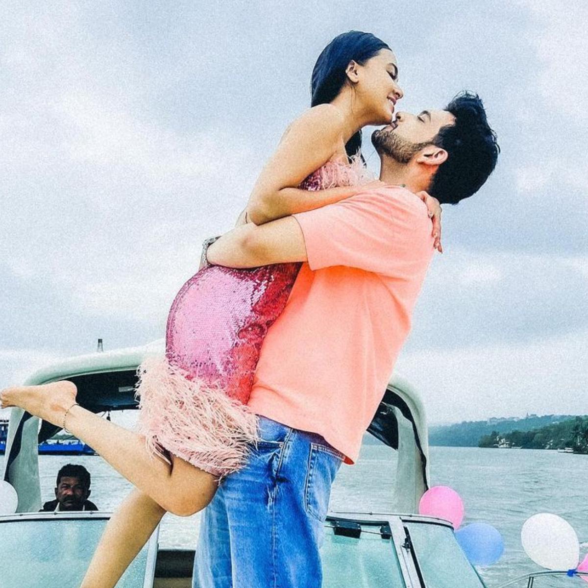 Karan Kundrra and Tejasswi Prakash: 5 times 'TejRan' surprised each other & gave major couple goals Karan Kundrra and Tejasswi Prakash: 5 times 'TejRan' surprised each other & gave major couple goals