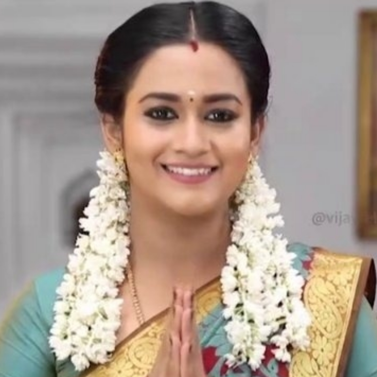 VJ Chitra’s role in Pandian Stores replaced by Kavya; Makers welcome her onboard as the new Mullai