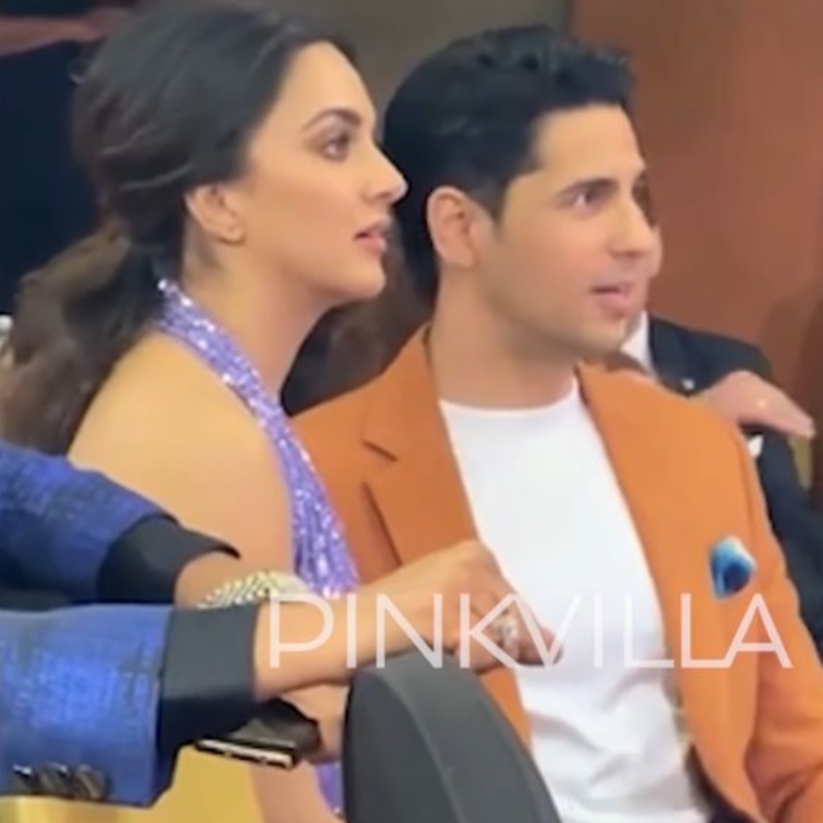 Pinkvilla Style Icons Awards: Kiara Advani-Sidharth Malhotra can't take their eyes off each other; Fans REACT