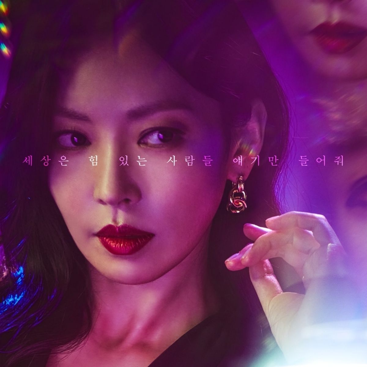 Kim So Yeon posing for the character poster of 'The Penthouse' (Pic credit - SBS Drama) Kim So Yeon posing for the character poster of 'The Penthouse'