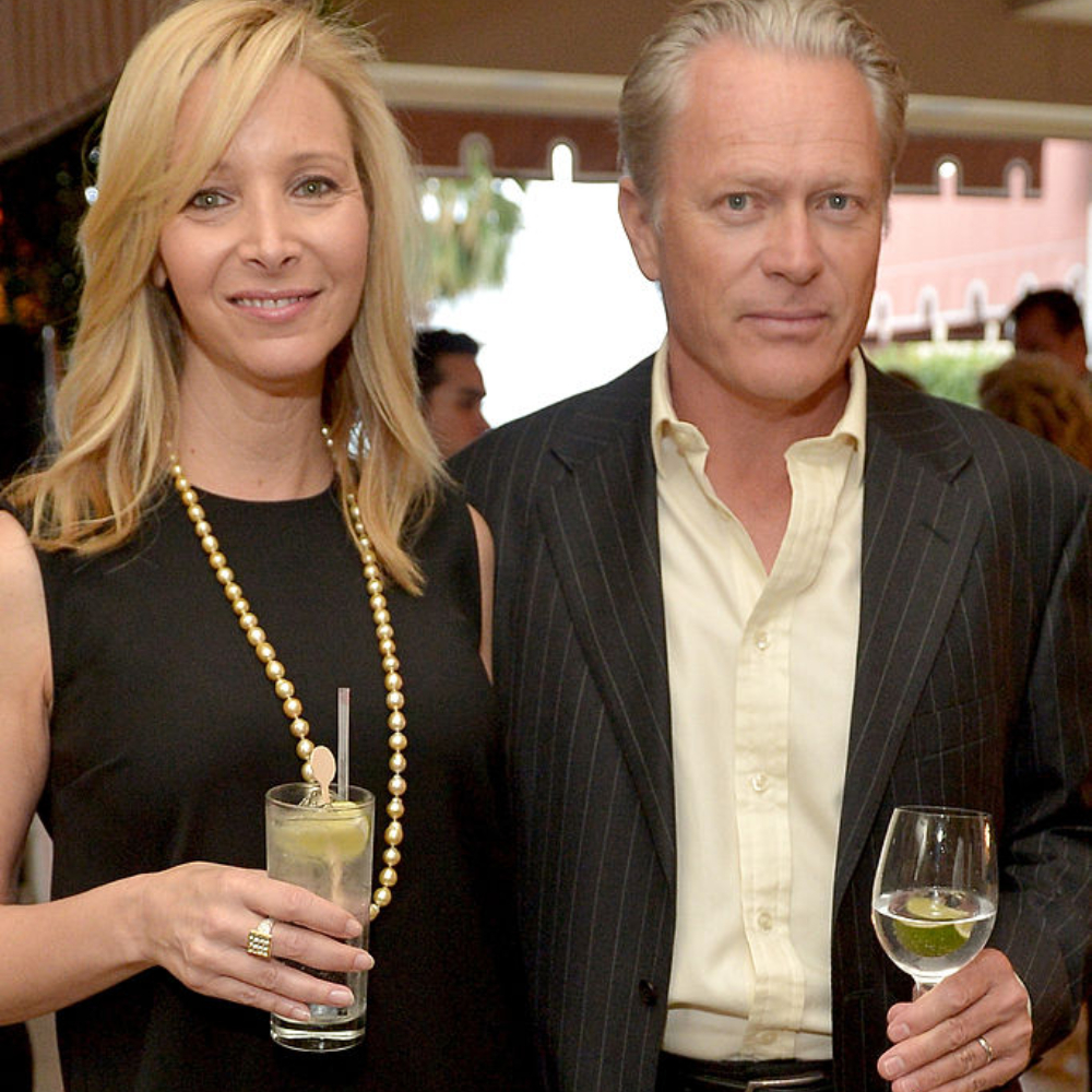Lisa Kudrow REVEALS she's quarantining away from husband Michel Stern on their 25th wedding anniversary