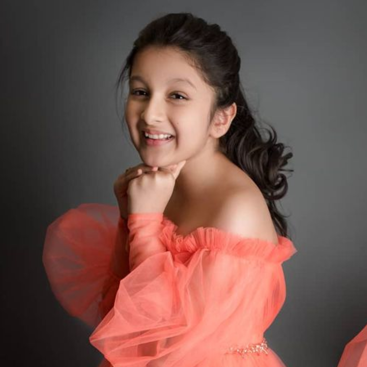 Mahesh Babu's daughter Sitara looks magical in an orange dress; Superstar dad drops a cute comment