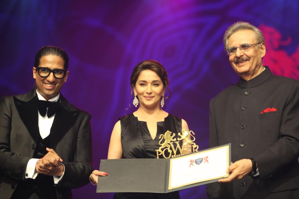 Madhuri Dixit & Parineeti Chopra at the Powerbrands Awards 2012