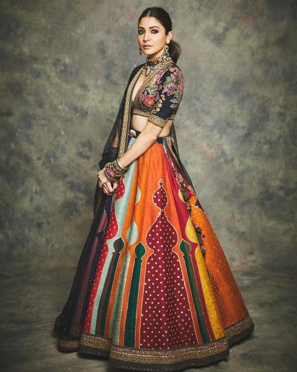 5 Sabyasachi lehengas worn by Anushka Sharma that will make you want to get  married in them | PINKVILLA