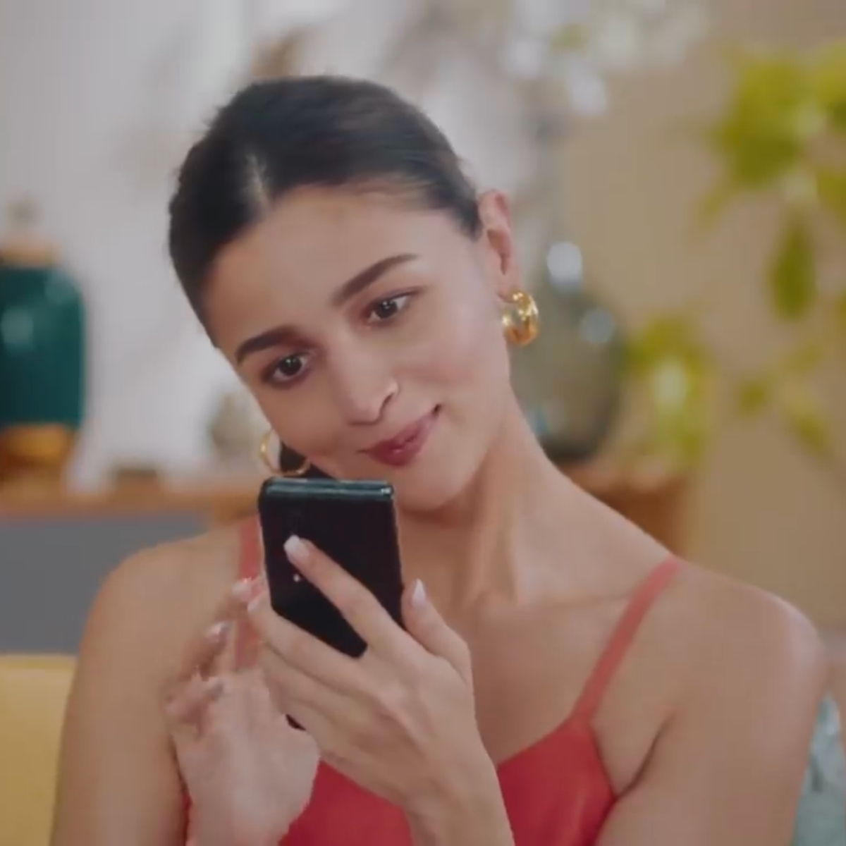 5 reasons why we think Alia should choose Samsung Galaxy Z Fold3. Will you Flip or Fold? 5 reasons why we think Alia should choose Samsung Galaxy Z Fold3