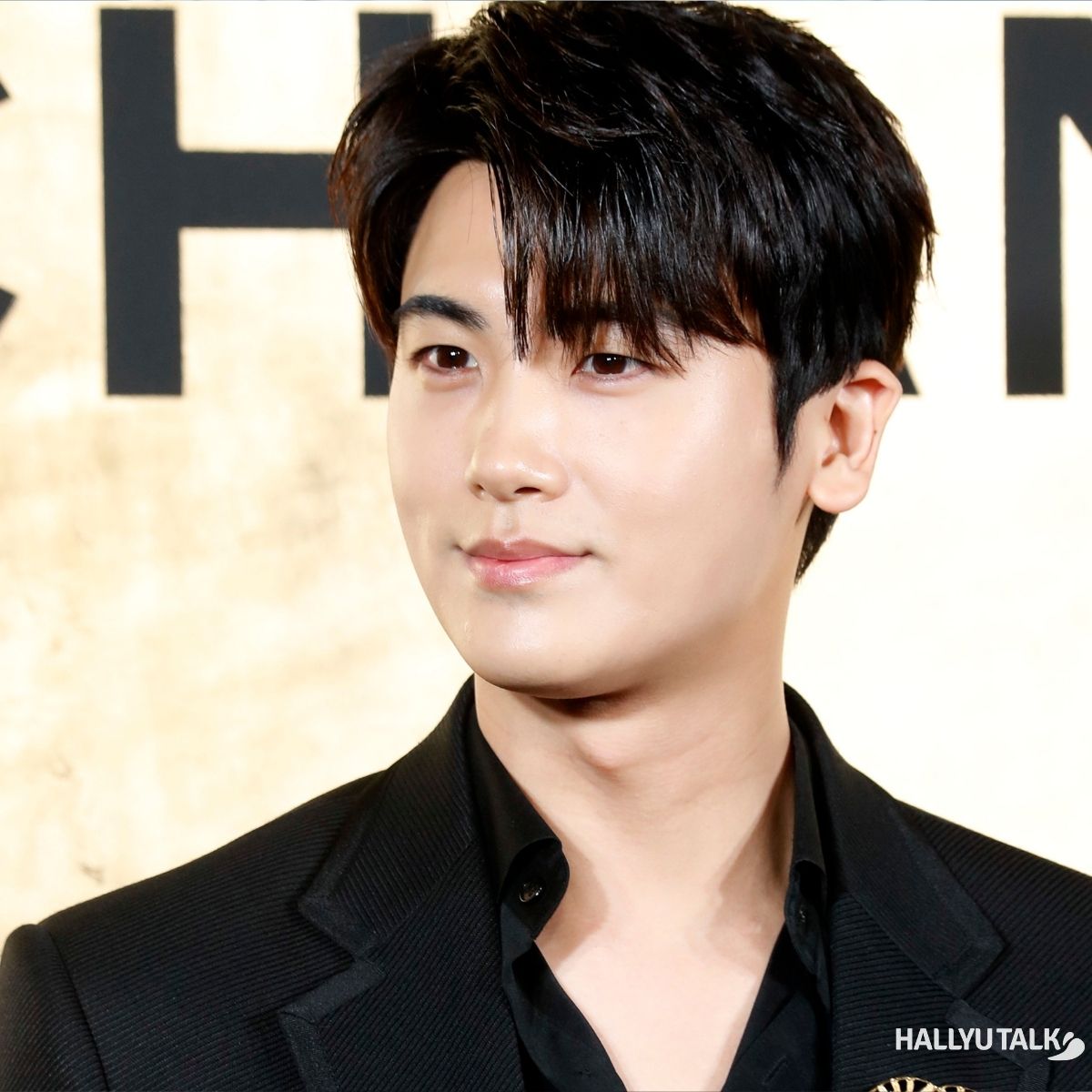 Park Hyung Sik parts ways with UAA; Signs with longtime managers' new agency P&Studio