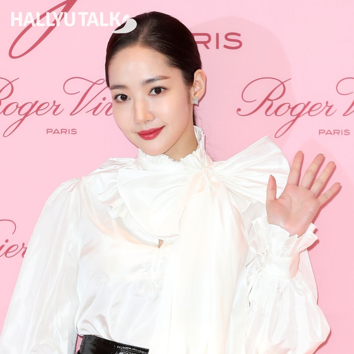 Park Min Young signs an exclusive contract with Hook Entertainment after departing from Namoo Actors
