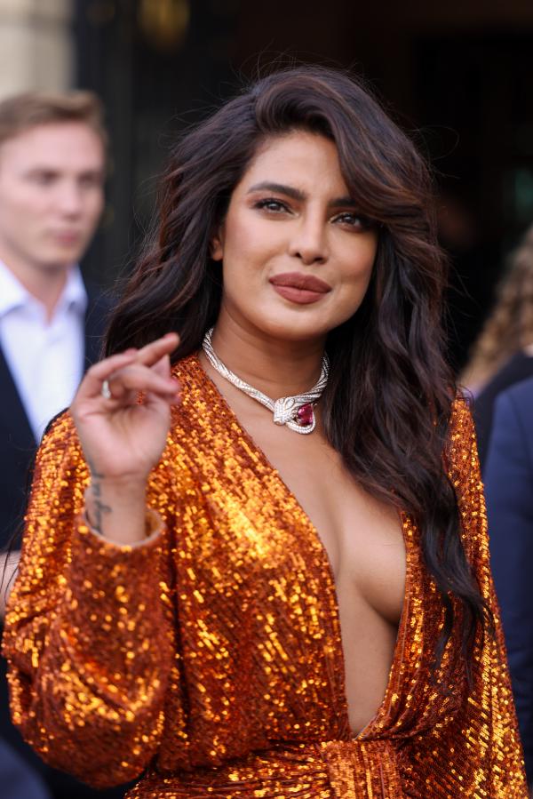 Priyanka Chopra dazzles in an orange plunging sequin dress as she gets  spotted in Paris: PHOTOS | PINKVILLA