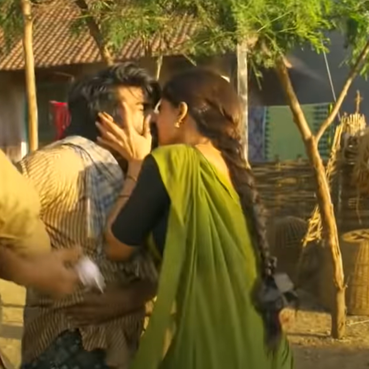 Ram Charan, Samantha kiss 
