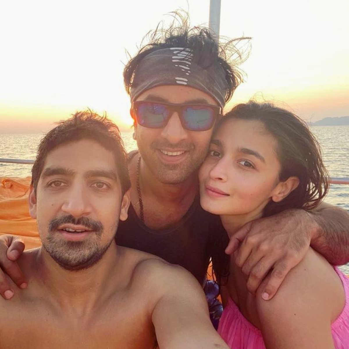 EXCLUSIVE: Ranbir Kapoor & Alia Bhatt starrer Brahmastra looking at a Summer 2022 release; Read Deets