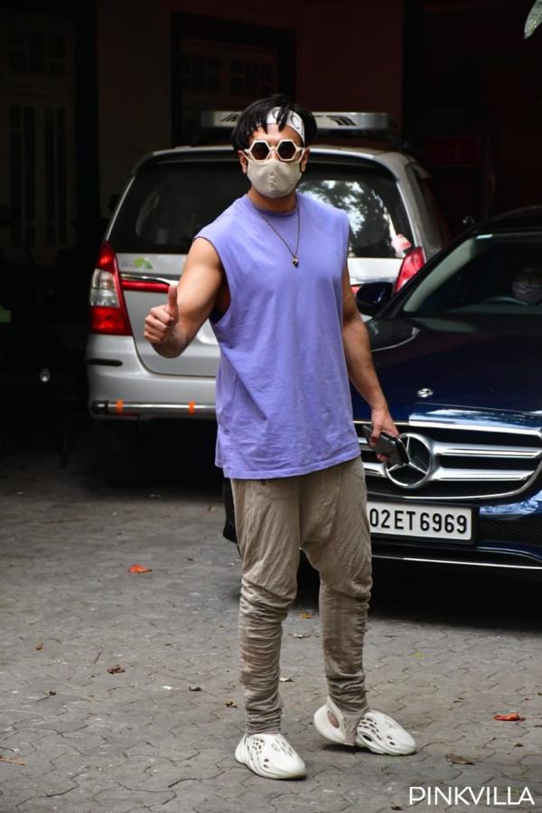 Lånte Rubin Framework Ranveer Singh flaunts his rare and super expensive Yeezy Foam Runners; Can  you guess its COST? | PINKVILLA