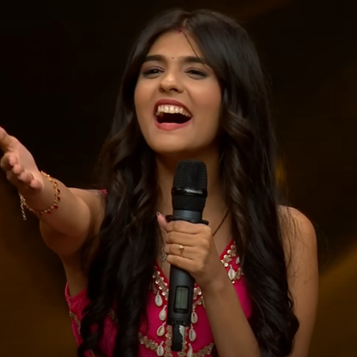 Ravivaar with Star Parivaar First Episode Review: Anupamaa, Imlie & Akshara show their 'real' strong avatars