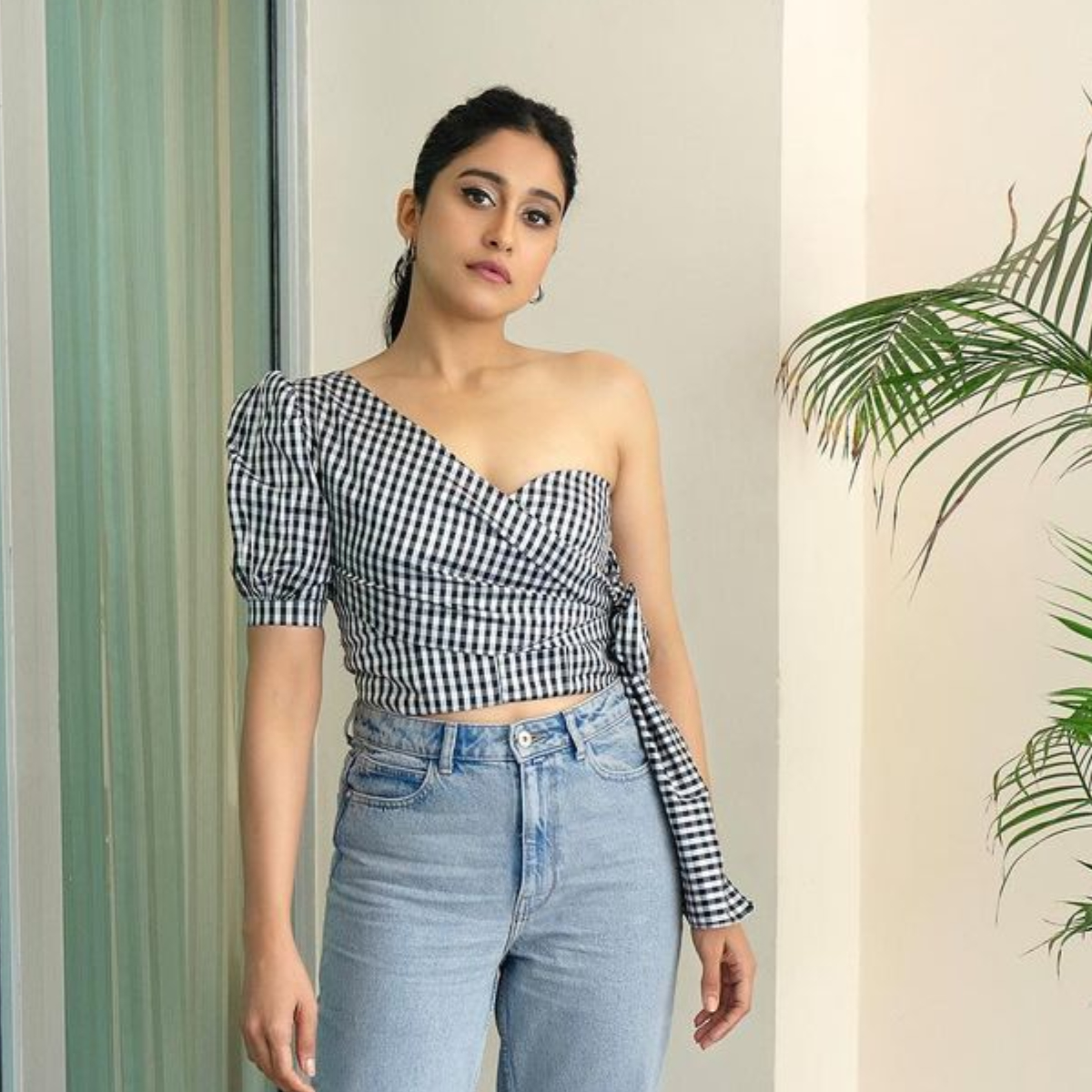 5 Tamil Heroines Who Excelled In Negative Characters !! 4 Regina Cassandra
