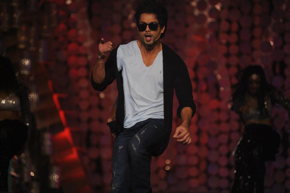 Shahid Kapoor performs at NDTV Greenathon 2012