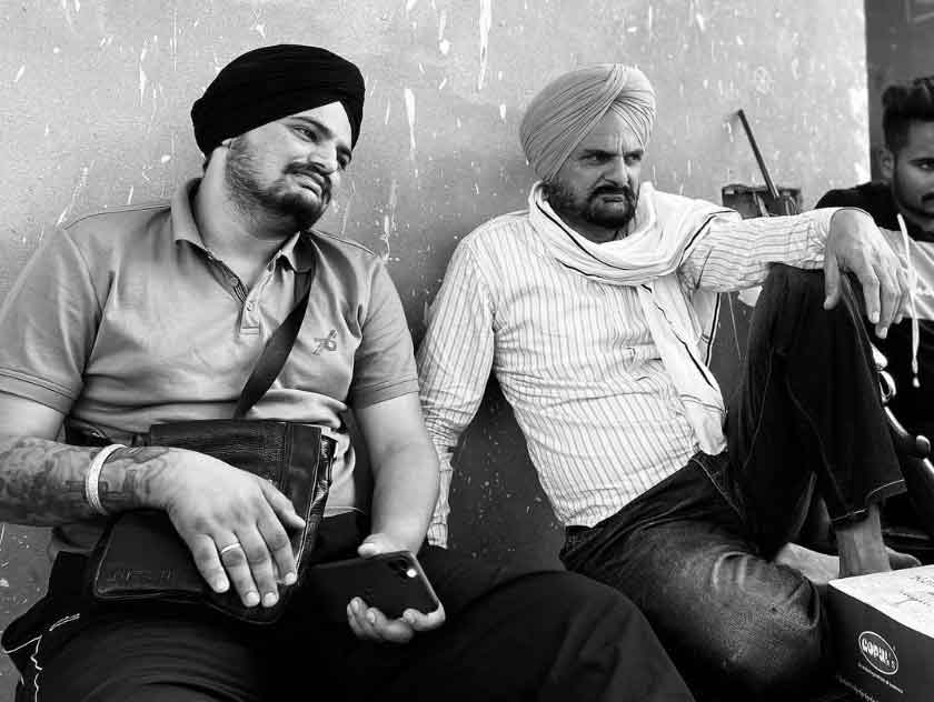 Sidhu Moose Wala Death: 5 pics of the late singer with his parents that  will leave you teary-eyed