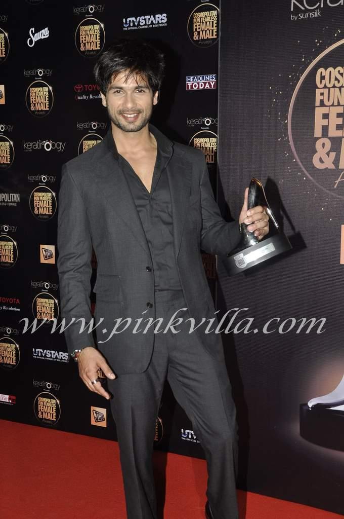 Shahid Kapoor at Cosmo Fun & Fearless awards 2012