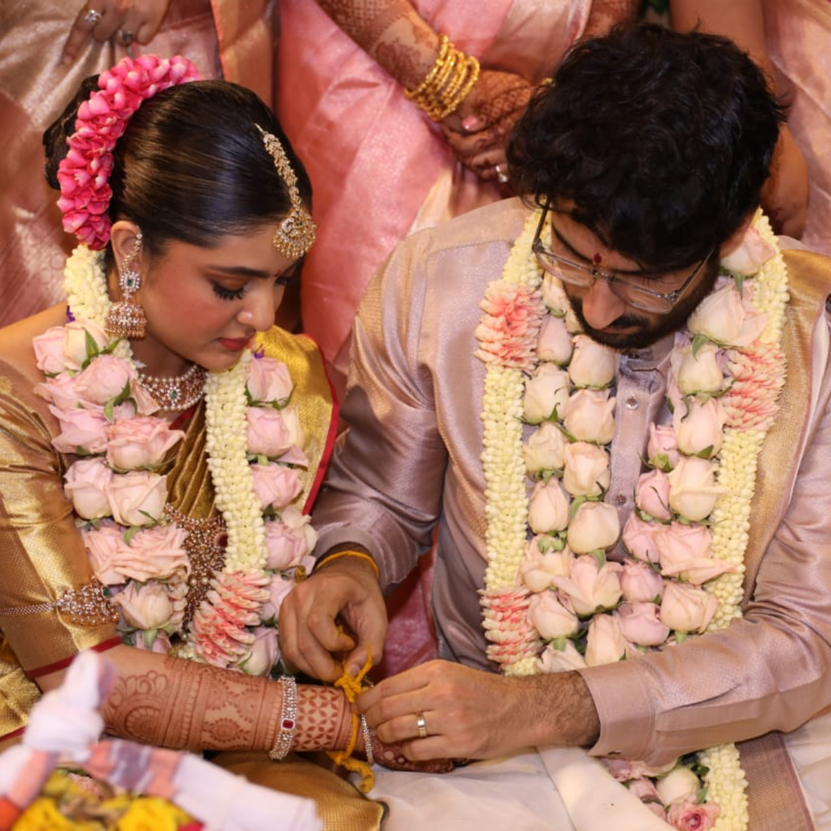 PICS: Veteran star Sripriya’s daughter Sneha gets married in a traditional ceremony in Chennai PICS: Veteran star Sripriya’s daughter gets married