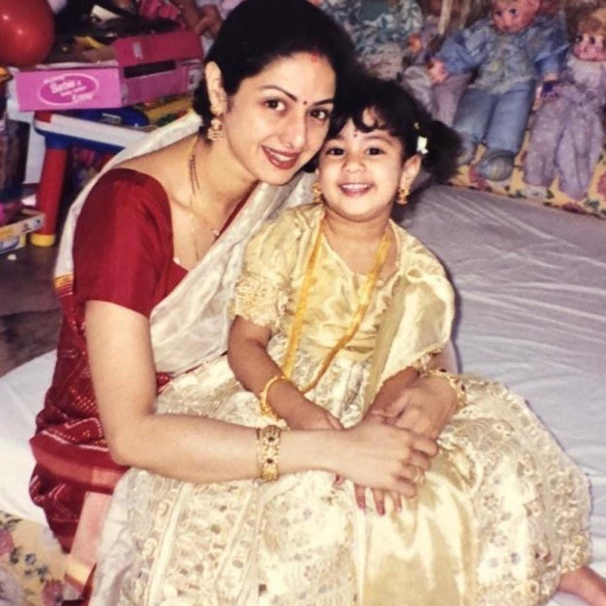 Janhvi Kapoor talks about the phenomenon that her mother Sridevi was (Credit: Janhvi Kapoor Instagram) Janhvi Kapoor talks about the phenomenon that her mother Sridevi was: What she has given to our country...