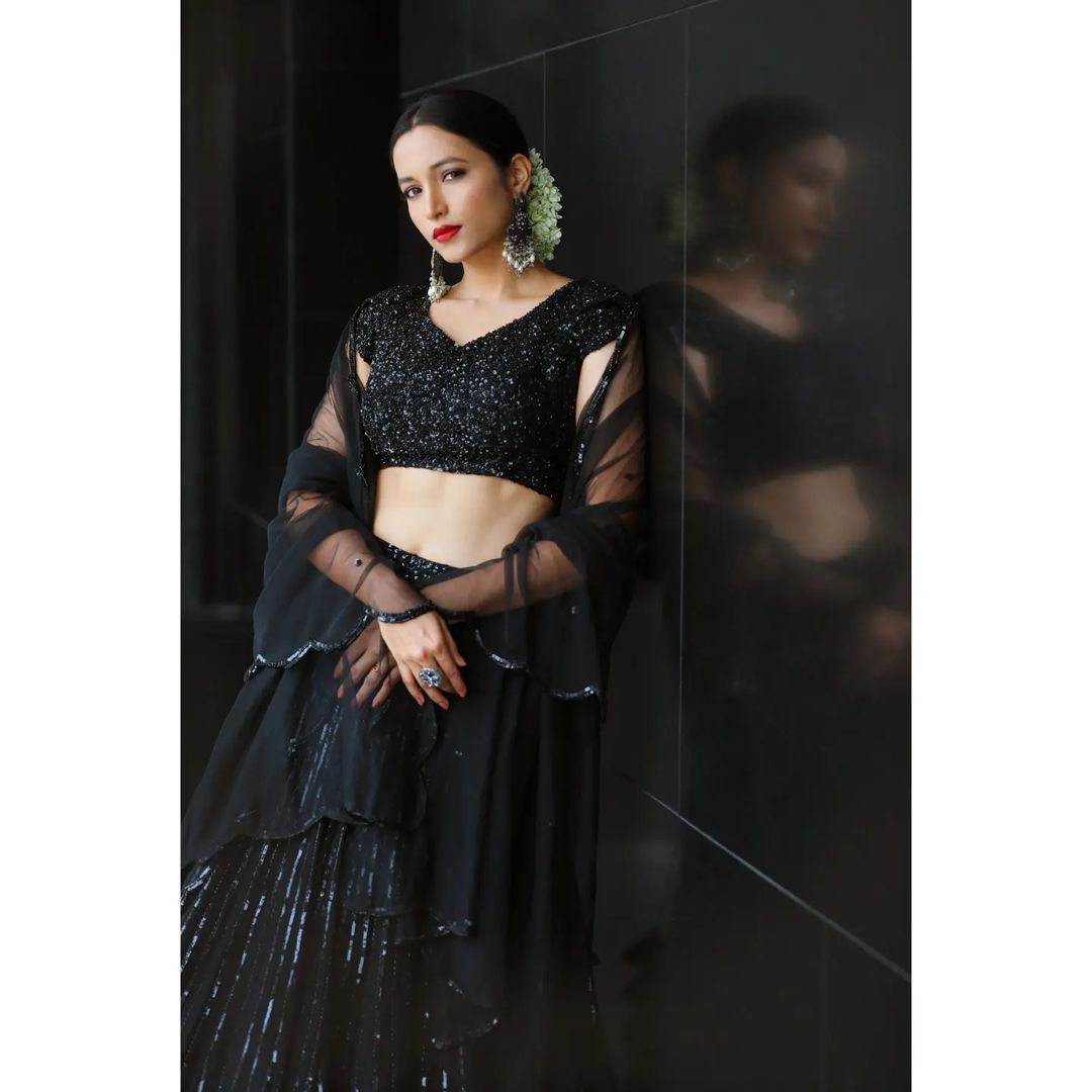 The black lehenga