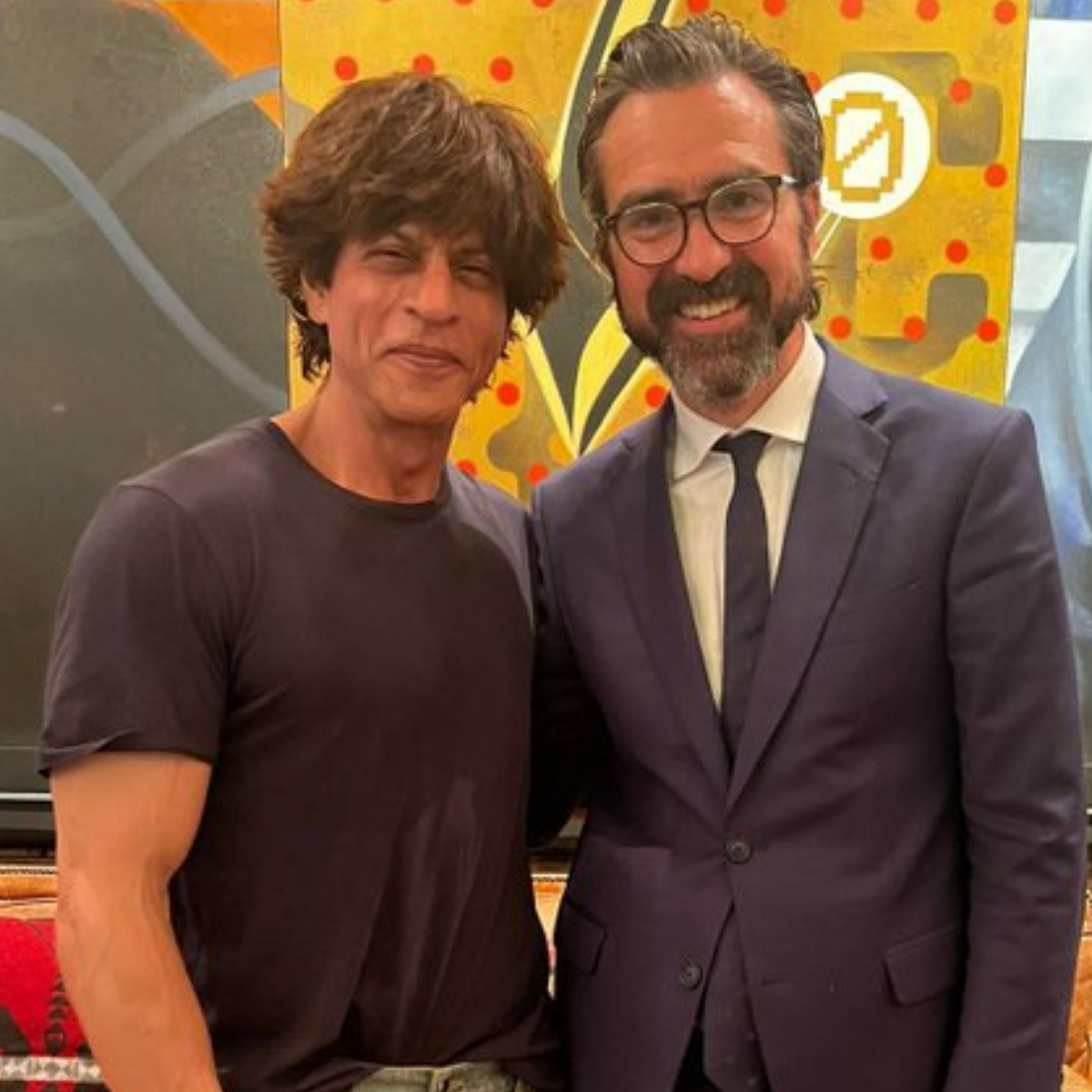 Shah Rukh Khan's latest photos with several dignitaries go viral, actor's appearance worries fans & netizens Shah Rukh Khan's latest photos with several dignitaries go viral, actor's appearance worries fans & netizens