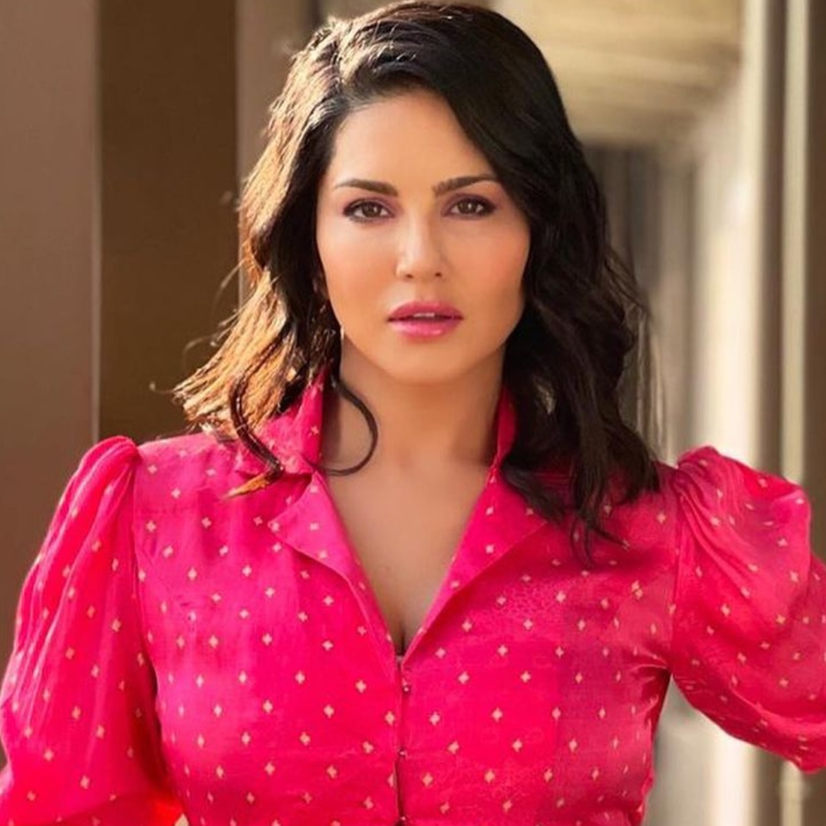 Sany Fast Debue Porn Videos Xxx - Sunny Leone attempts Hrithik Roshan & Kareena Kapoor Khan's iconic dialogue  'Chandu Ke Chacha' from K3G; Watch | PINKVILLA