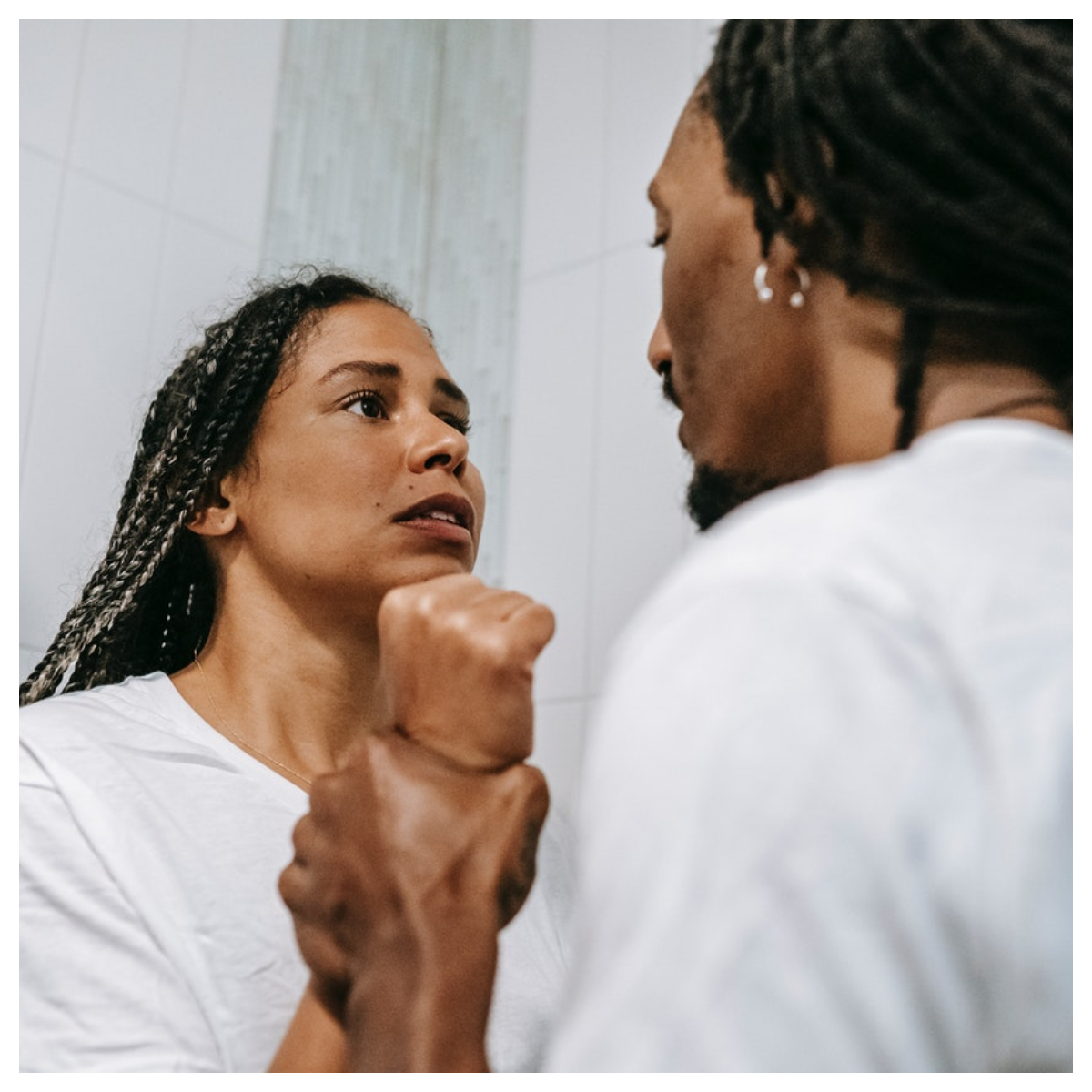 3 Reasons why you should immediately walk away from an abusive relationship