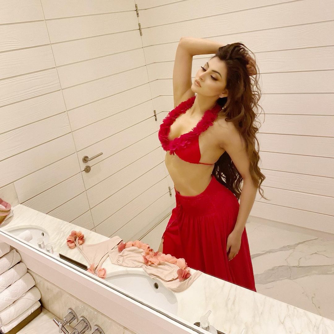 5 Times Urvashi Rautela made heads turn with her sultry looks | PINKVILLA