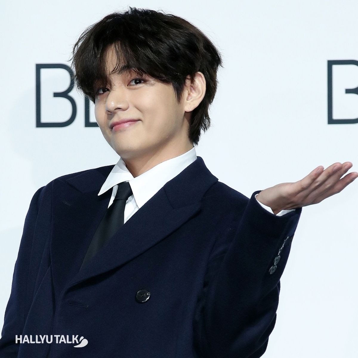 BTS’ V, The Fancam King: Here are our 6 favourite fancams of the King of Duality! BTS member V aka Kim Taehyung at a press conference for their album BE