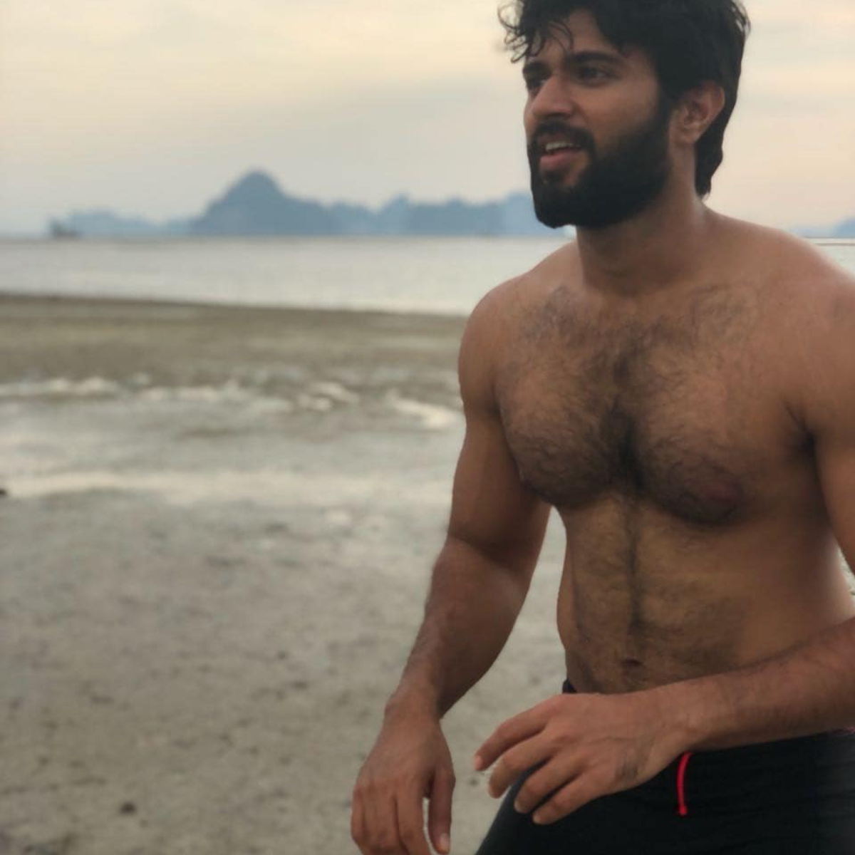 Arjun Reddy star Vijay Devarakonda looks HOT and raises the ...