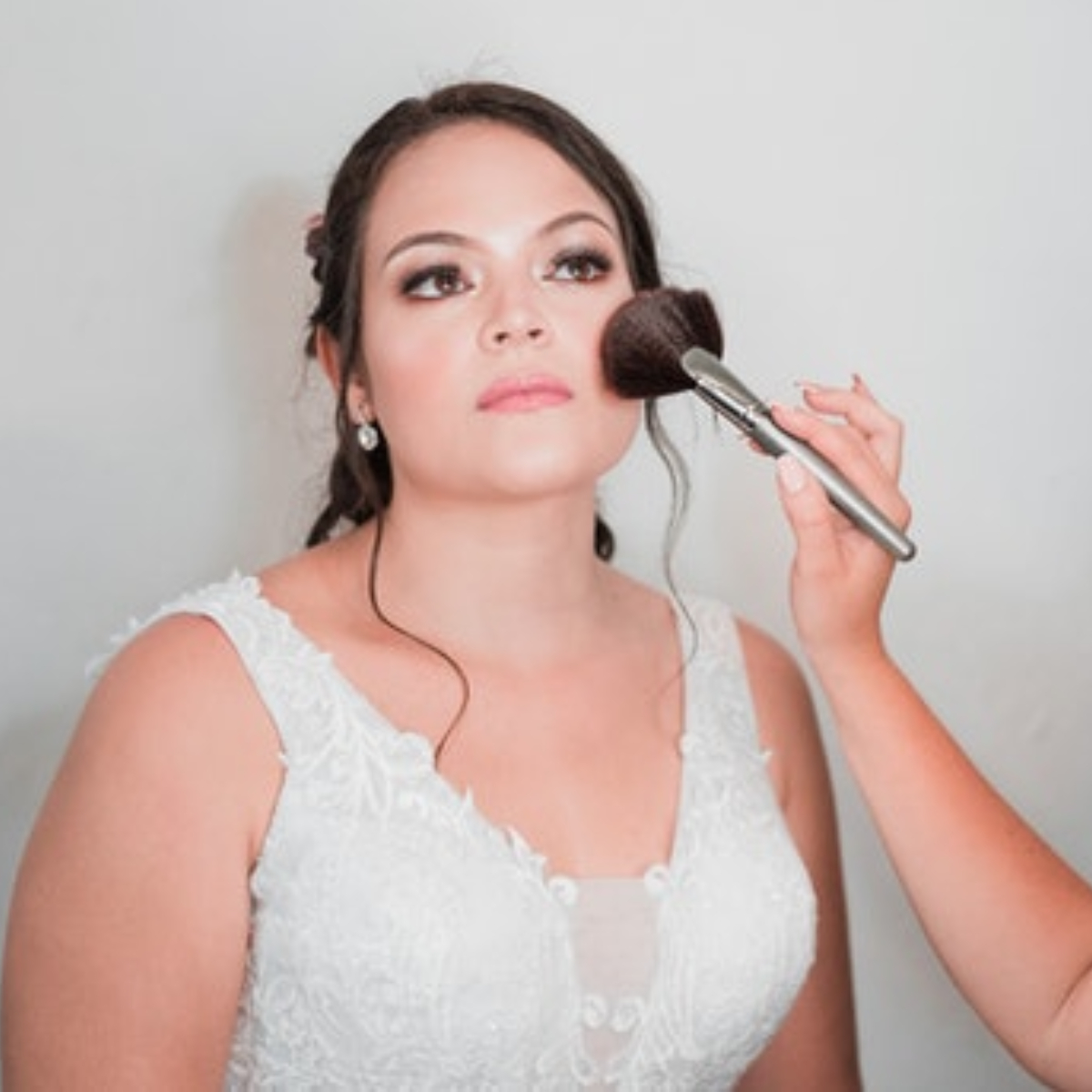 EXCLUSIVE: Makeup tips and tricks for monsoon brides according to a makeup artist EXCLUSIVE: Makeup tips and tricks for monsoon brides according to a makeup artist
