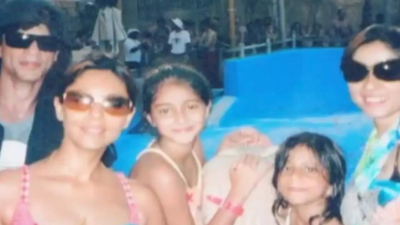 Picture courtesy: Ananya Panday Instagram Shah Rukh Khan seen chilling with Gauri Khan, Suhana and Ananya Panday in a waterpark