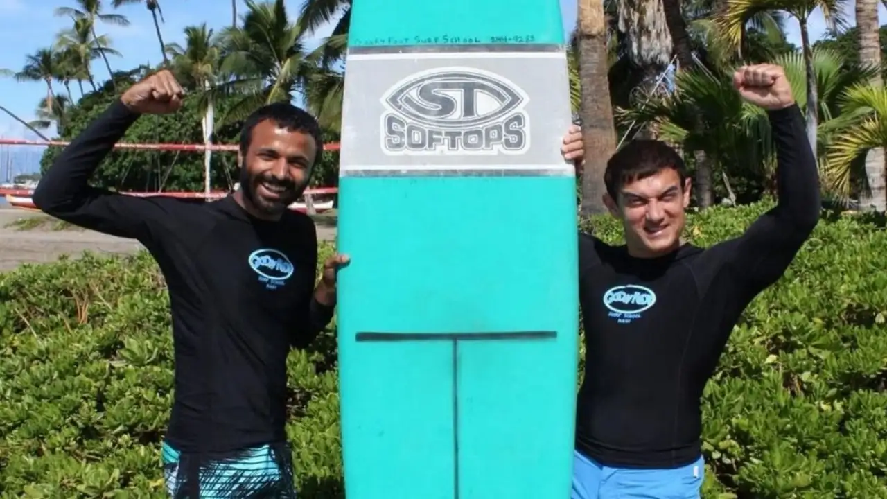 Picture courtesy: Advait Chandan Instagram Aamir and Advait posing by the beach