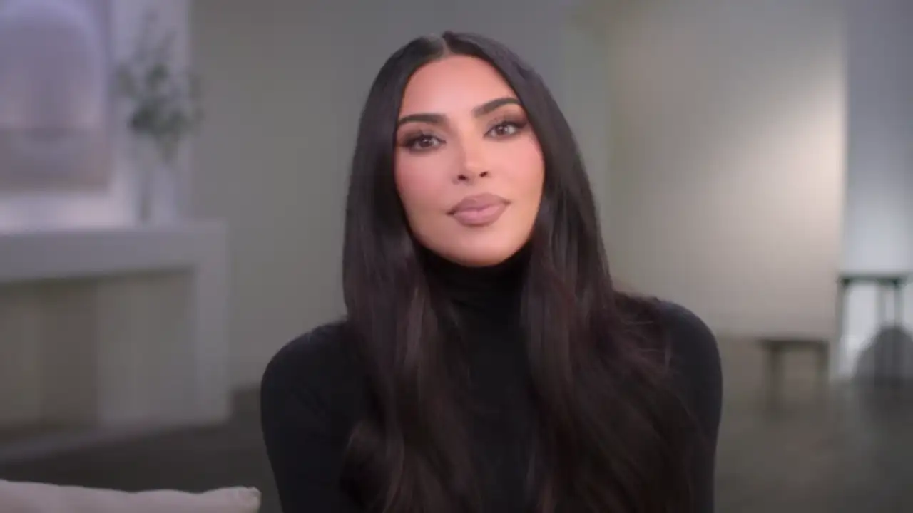 Kim Kardashian reveals how Kanye dissed her fashion choice in new episode. Kim Kardashian