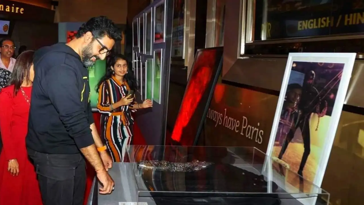 Abhishek Bachchan watches Amitabh Bachchan's Don Abhishek Bachchan watches Amitabh Bachchan's Don