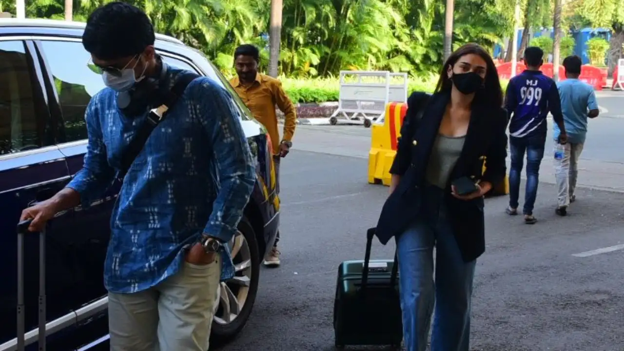 Rumoured couple Siddharth and Aditi Rao Hydari clicked at airport as they were heading to vacay together Siddharth and Aditi Rao Hydari clicked at airport