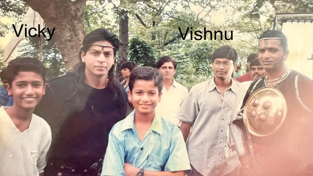 When Class 8 Vicky Kaushal and his brother Sunny posed with Shah Rukh Khan on Asoka sets