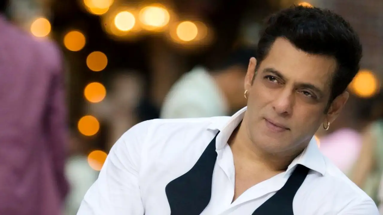 Salman Khan is ageing backwards in new PICS; Fans have EPIC ...