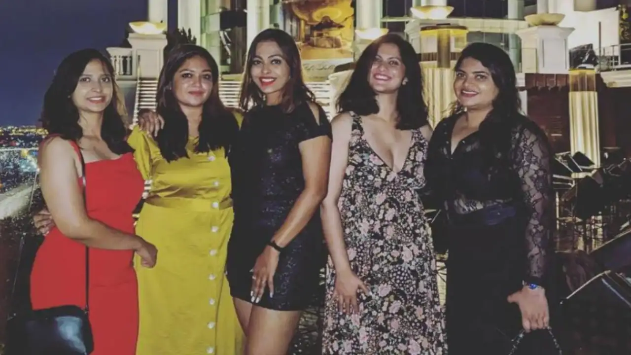 Meghana Raj recreates a pic of Chiranjeevi Sarja with her friends 