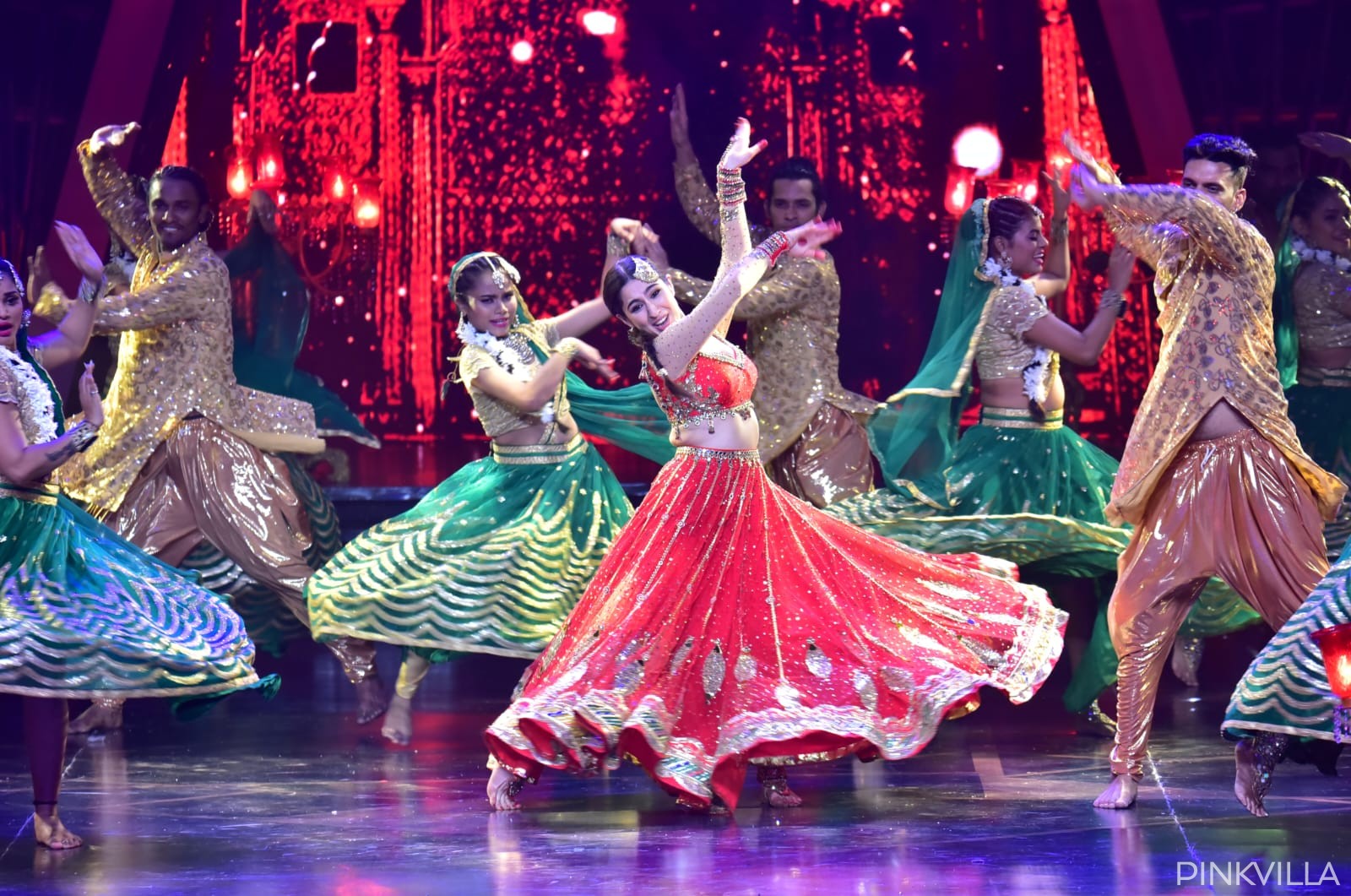 Sara Ali Khan sets stage on fire with her mesmerizing stage performance